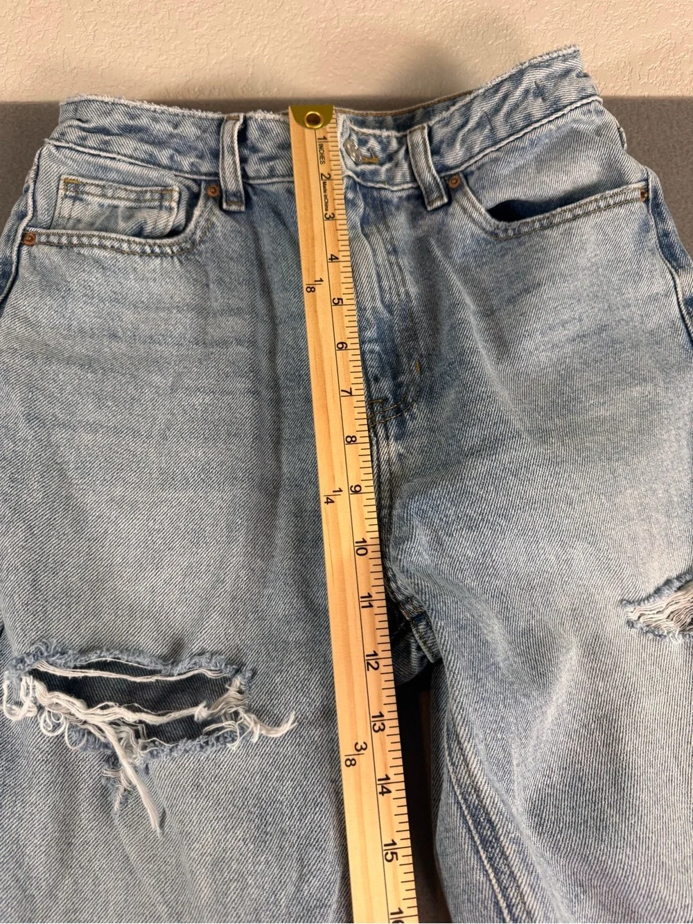 PacSun Light Wash‎ Distressed Straight Leg Jeans